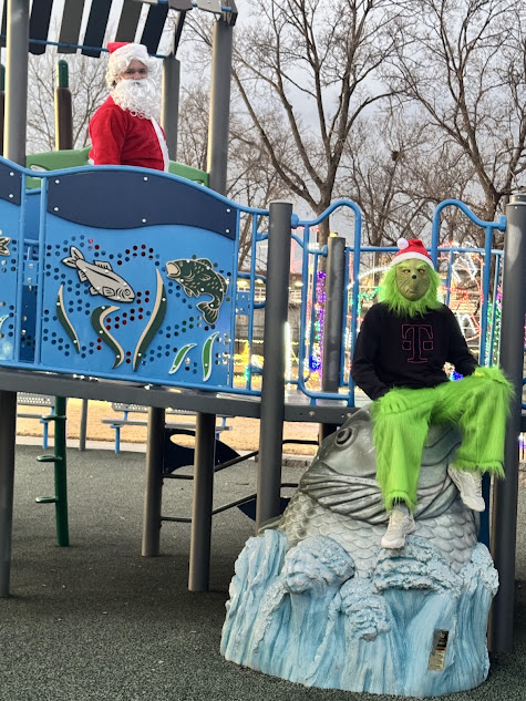 FREE Pictures with Santa and The Grinch at T-MOBILE