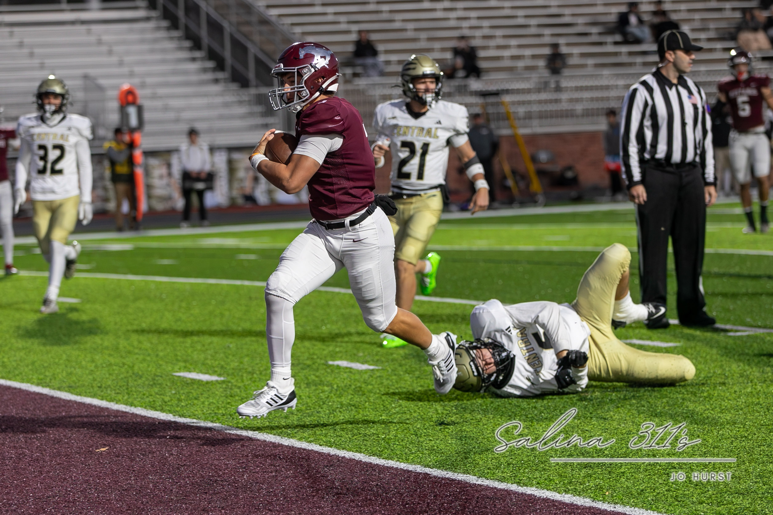 Salina Central Wins Senior Night Thriller, 32-31!