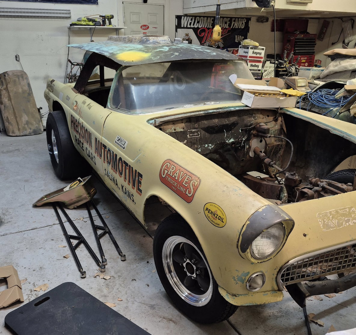 Mike Blanton Restores Historic Tweety Bird Thunderbird