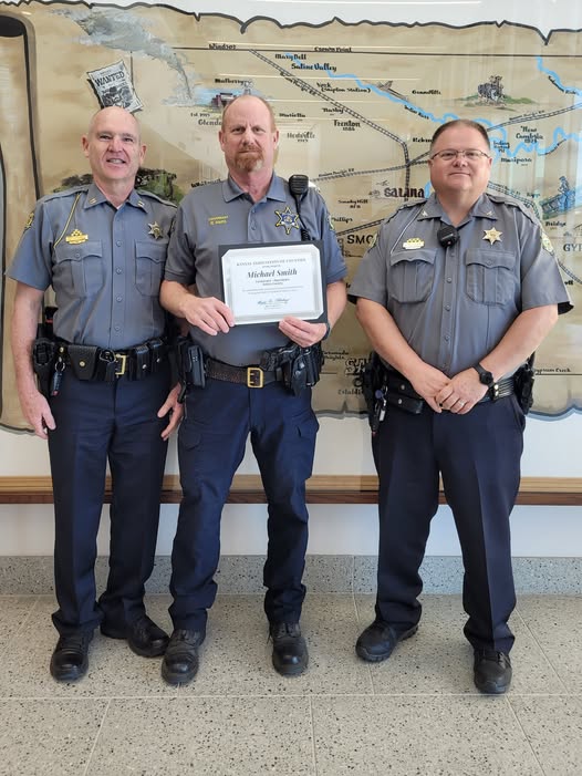 Saline  County Sheriff's Lieutenant Honored for 32 Years of Service