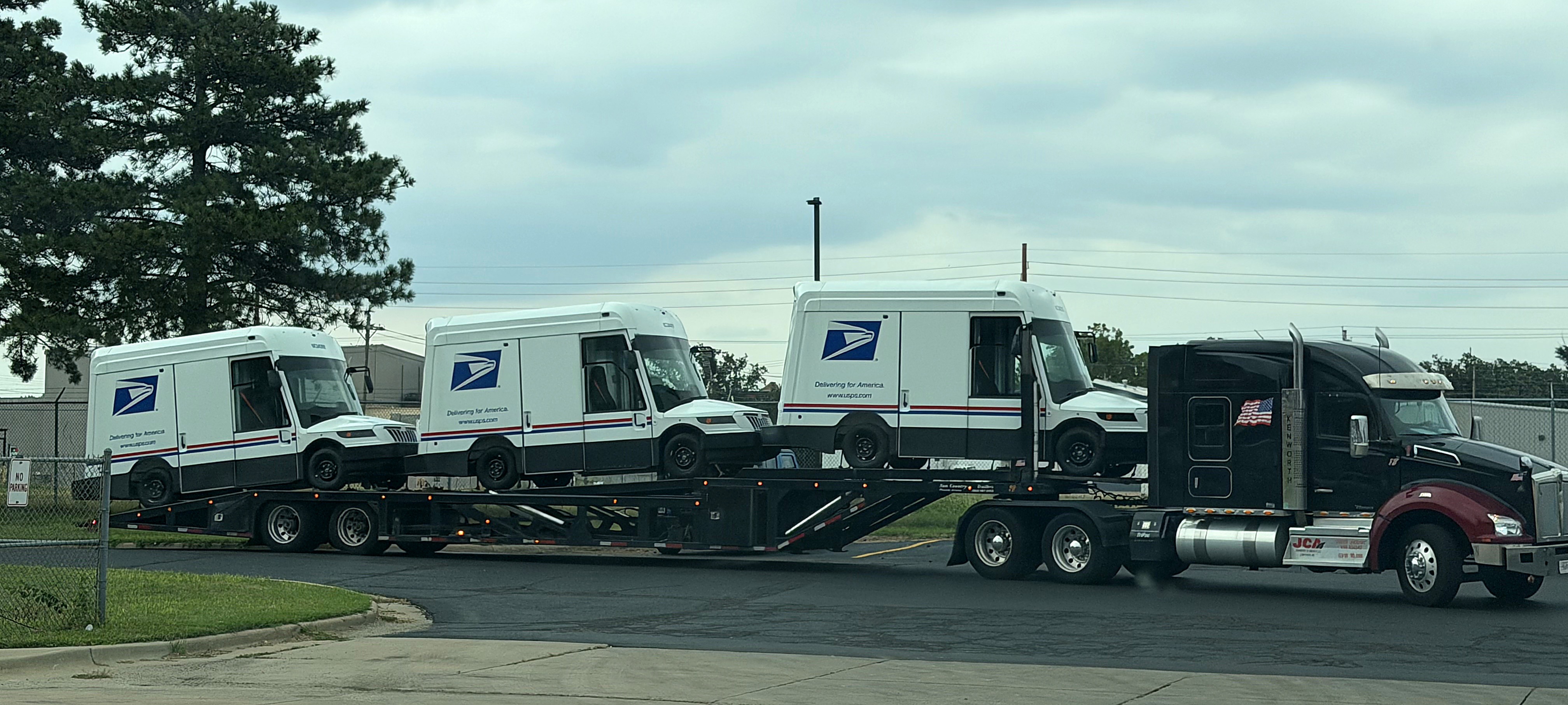 New USPS delivery vehicles arrive at Salina post office